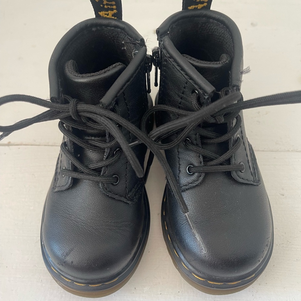Dr. Marten infant softy t lace up leather boots
